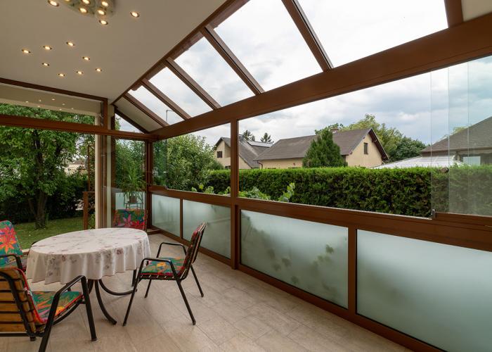 Sommergarten mit Milchglas in Neunkirchen.