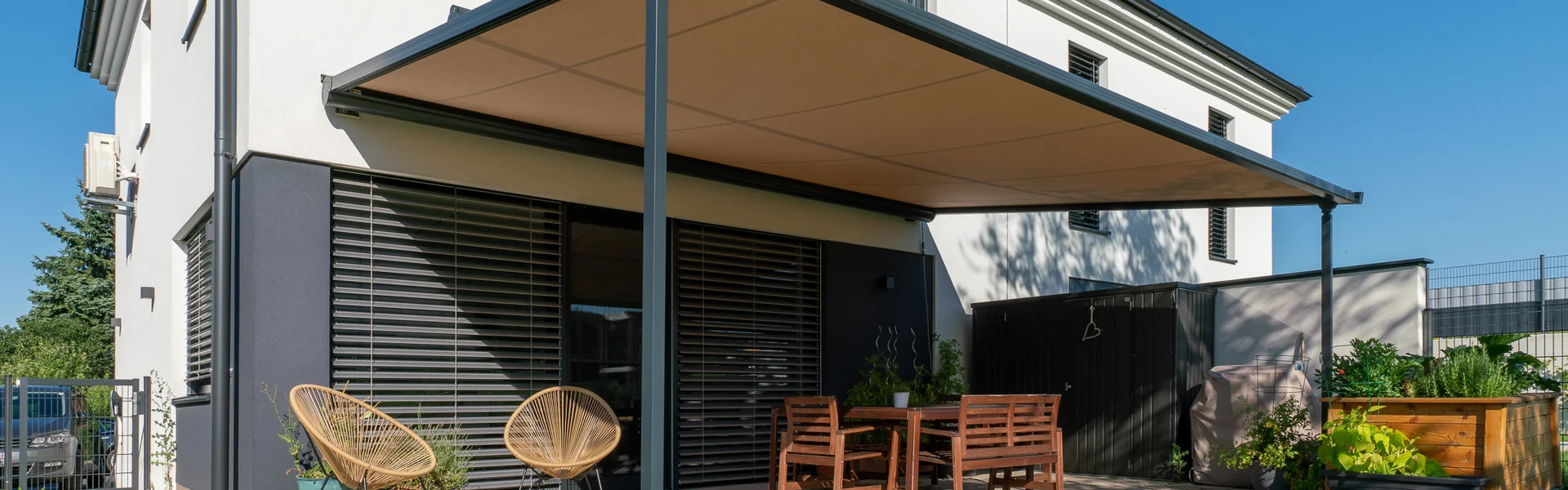 Markise aus Aluminium für eine Terrasse in Baden