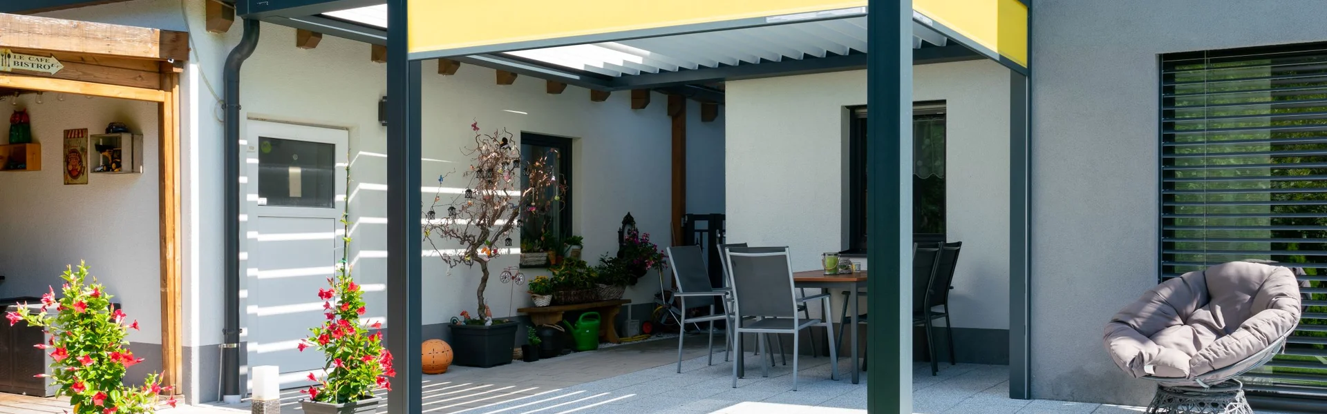 Terrassenüberdachung mit drehbaren Lamellen, Zipline und Funkmotor in Gänserndorf.